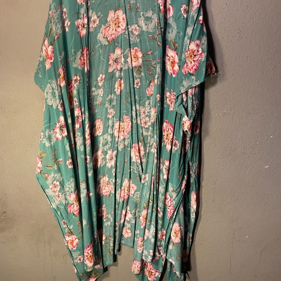 TORRID OVERSIZED HAWAIIAN STYLE CARDIGAN - Picture 2 of 7